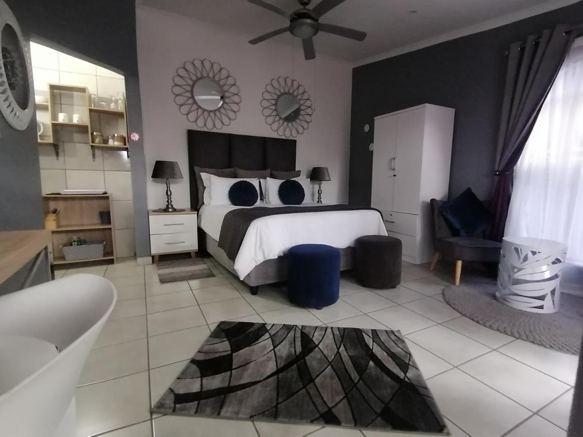 Roxy'S Rest Guest House Vanderbijlpark Exterior foto