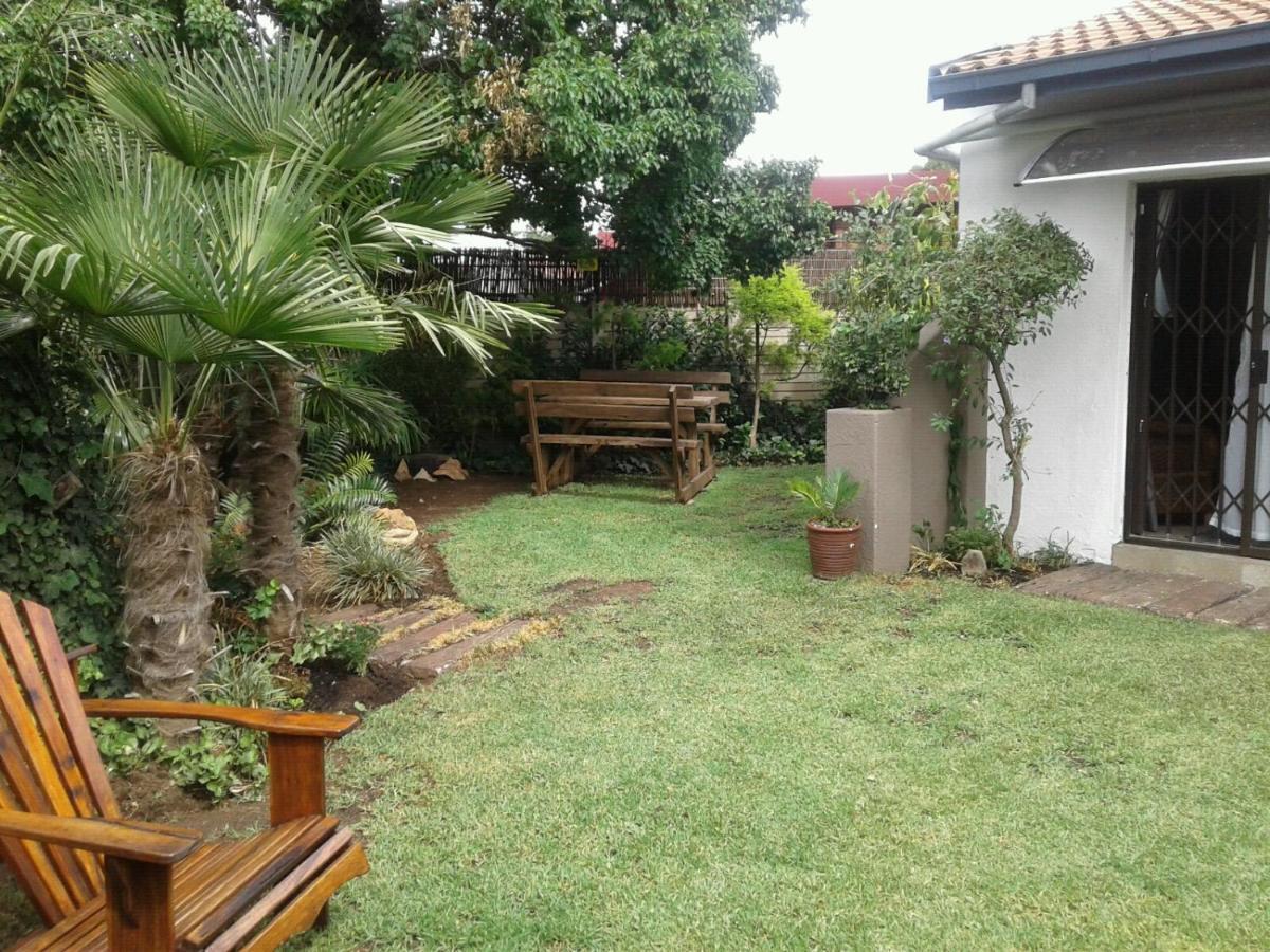 Roxy'S Rest Guest House Vanderbijlpark Exterior foto